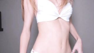 miss_sammyq shows tits