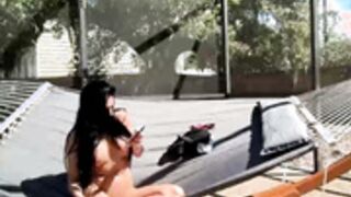 dazeydo gives neighbors a show