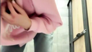 -AngelAri- mast and squirt in tickete show