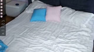 Watch cam model oil her big sexy tits