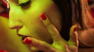 _Meganmeow_ 2025-03-08 washing her body