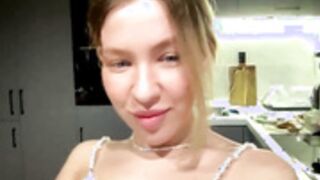 Bembi polish sexy model on MFC