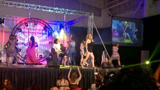 Sexy Ladies in Publick