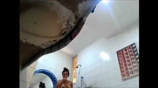 Espiando a paloa En al Ducha