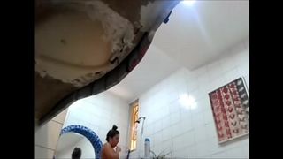 Espiando a paloa En al Ducha