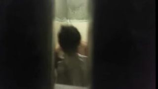 Espiando ala prima Iris