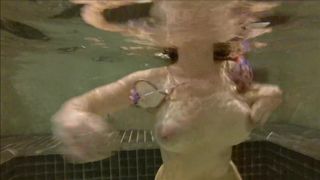 BellaBrookz Underwater in private premium video
