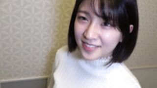 Khám phá bên trong cơ thể của em gái trẻ